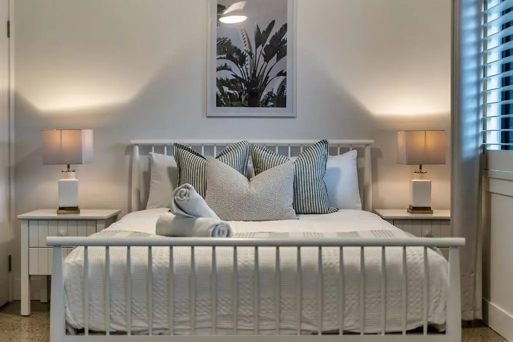 Family Waterfront Escape - Pool, 2 King Rooms غولد كوست 0*,